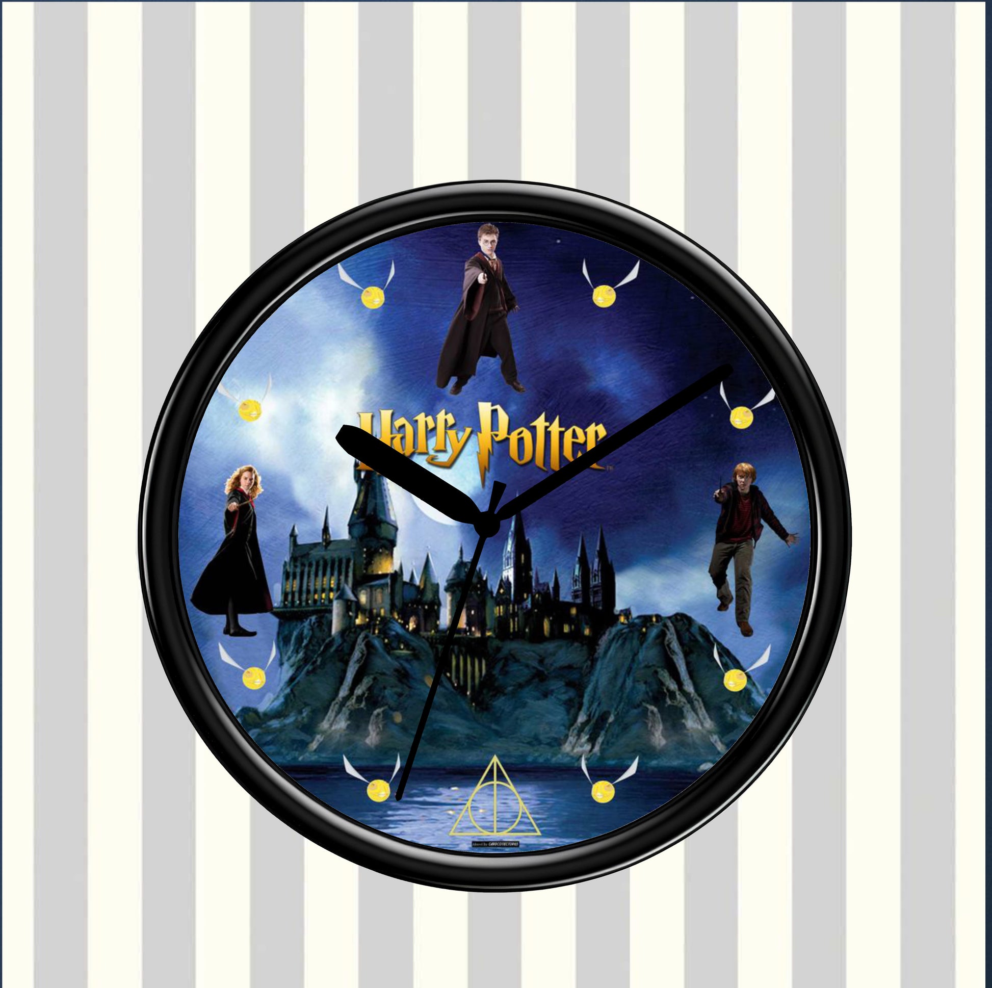 Wall clock with Harry Potter design featuring characters and Hogwarts castle.